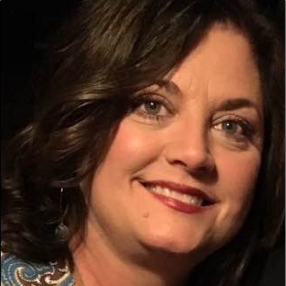 Meet your Posher, Cynthia - Picture 1 of 1